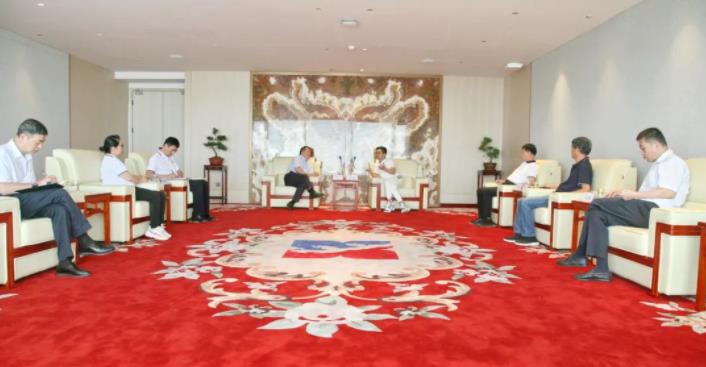 陕西服装工程学院及五零五药业董事长吕明一行到访金花股份 陕西服装工程学院及五零五药业董事长吕明一行到访金花股份
