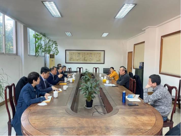 金花股份董事长邢雅江到访常州华森医疗器械股份有限公司 金花股份董事长邢雅江到访常州华森医疗器械股份有限公司