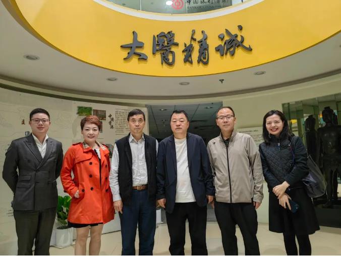 金花股份董事长邢雅江到访香港浸会大学中医药学院 金花股份董事长邢雅江到访香港浸会大学中医药学院