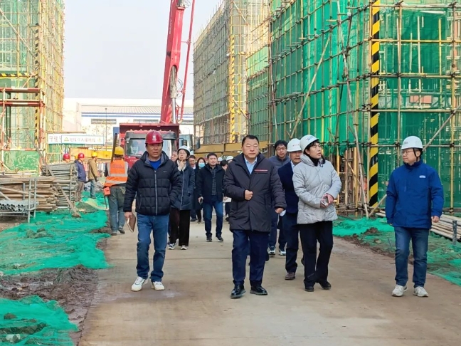 金花股份董事长邢雅江携经营管理团队一行对草堂建设项目施工现场进行视察 金花股份董事长邢雅江携经营管理团队一行对草堂建设项目施工现场进行视察